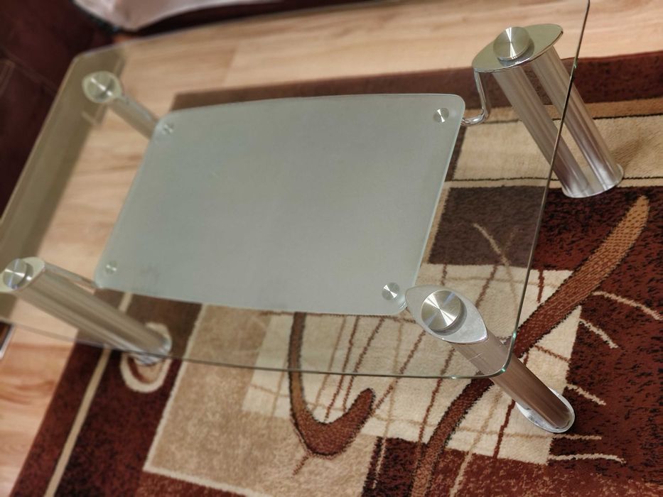 Sprzedam szklaną ławę w dobrym stanie