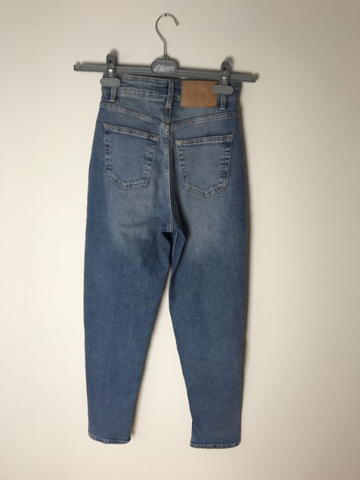 Ciemne niebieskie jeansy mom jeans z wysokim stanem H&M