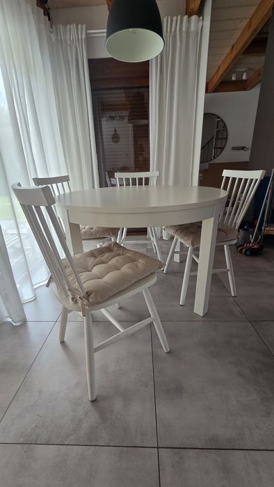 Stół rozkładany okrągły IKEA BJURSTA i 4 krzesła