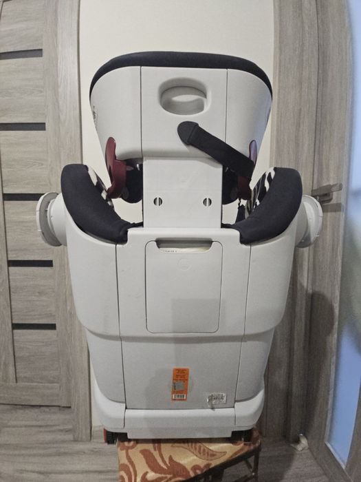 Автомобільне крісло