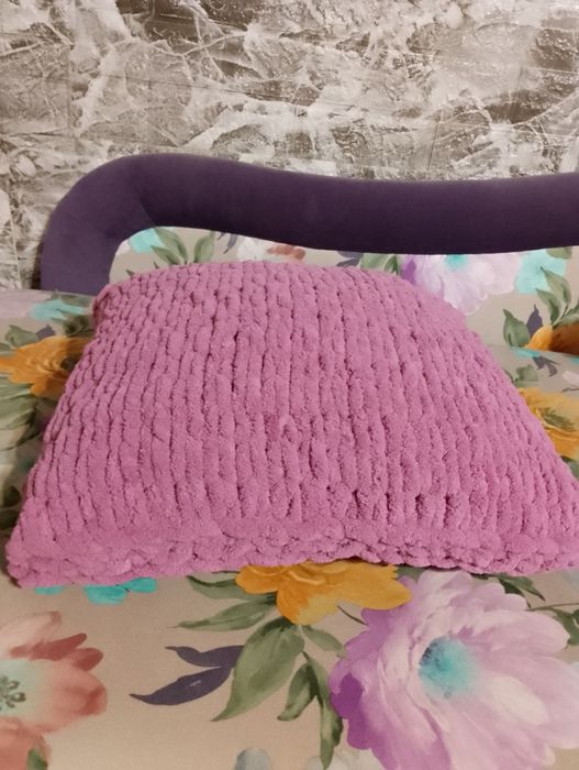 Подушка из пряжи Alize Pufi декоративная