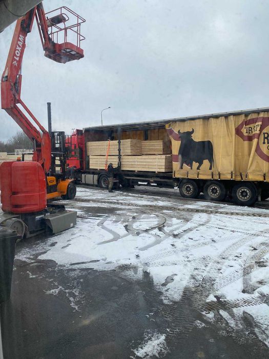 Пиломатеріали дошка кроква балка ліс на дах