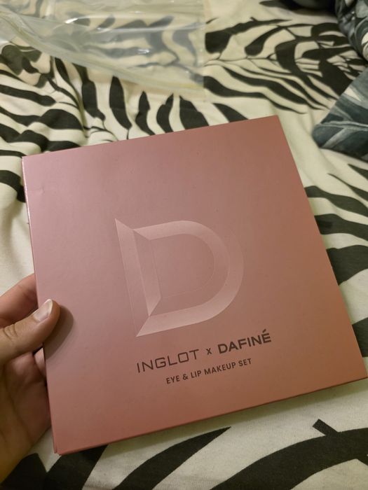 INGLOT X DAFINÉ Eye & Lip Makeup Set
€29.41
€29.41