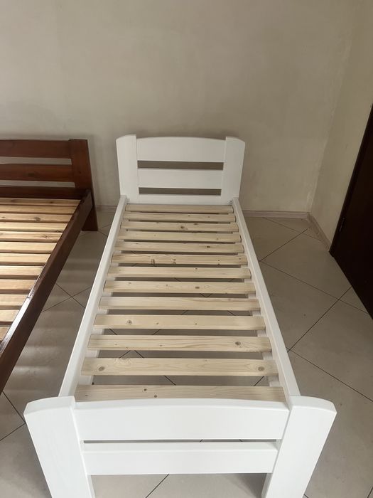 Якісні ліжка із натурального дерева, різного формату та кольору