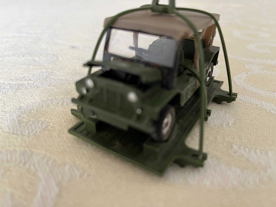 Dinky Toys - Austin Para Moke primeira série - em estado Mint  e na plataforma - esc.aprox.1/43