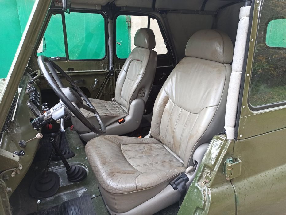 УАЗ 469Б на повному ходу