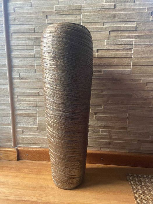 Ânfora / vaso alto de barro pintado