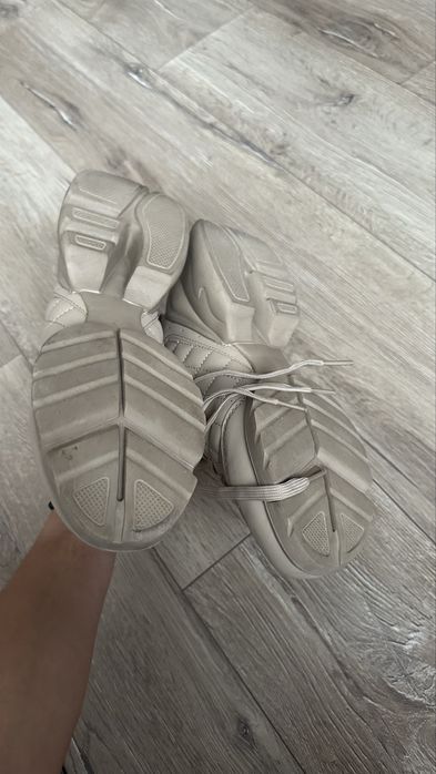 Зимове взуття, кросівки