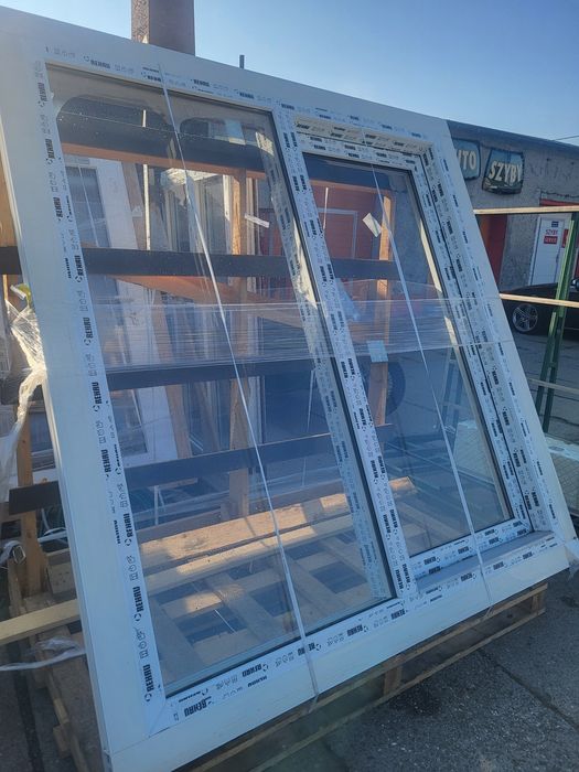 Okno HST biały 302 cm