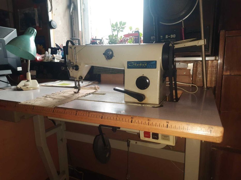 Двоголкова промислова швейна машина човникового стібка Global DN 342