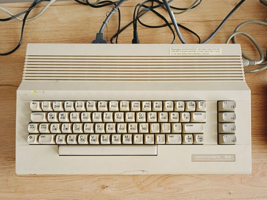 Komputer Commodore C64 C + gratisy