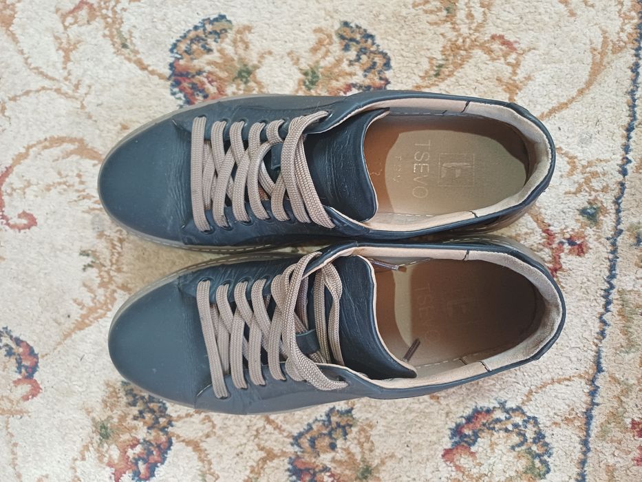 Продам кеди майже нові