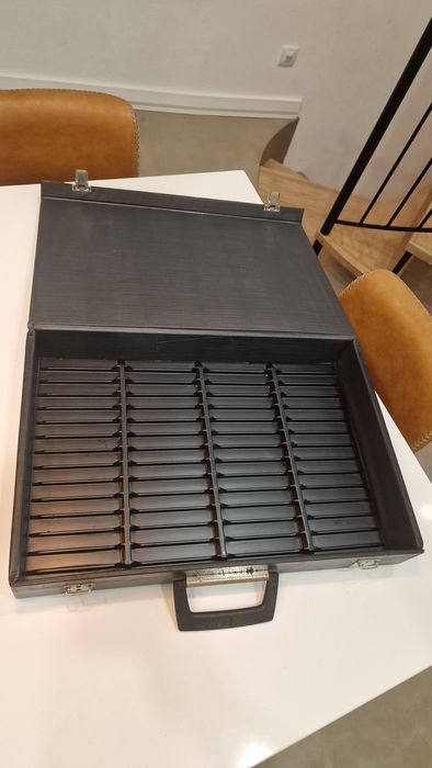 Porta cassetes áudio vintage incl. 50 cassetes