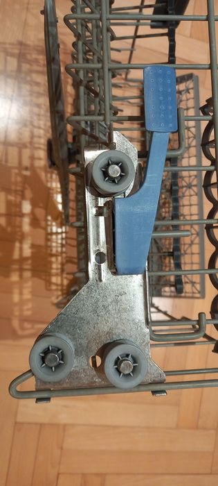 Kosz górny do zmywarki SIEMENS szerokości 60, używany.