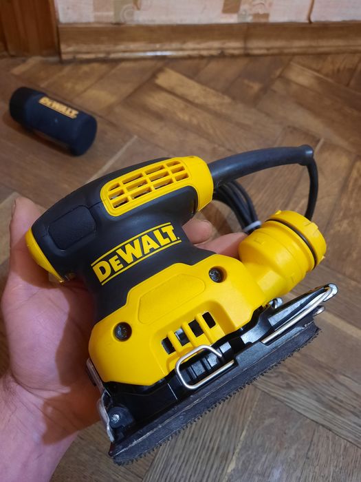 Made in Mexico!!Шліфмашина вібраційна мережева DeWALT DWE6411,230вт