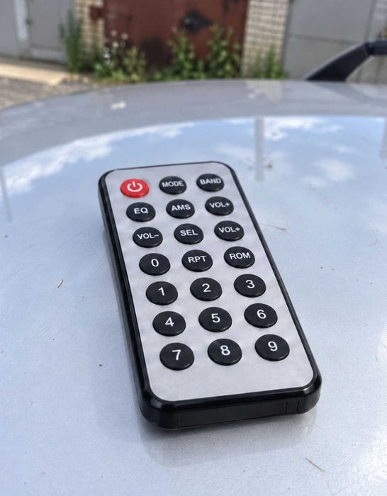 Автомагнітола зі знімною панеллю usb sd aux fm радіо та пультом