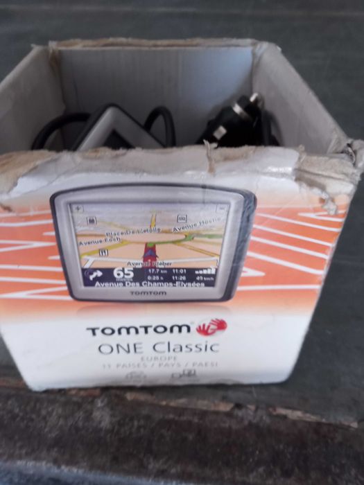 GPS TOMTOM com carregador443628082242539521