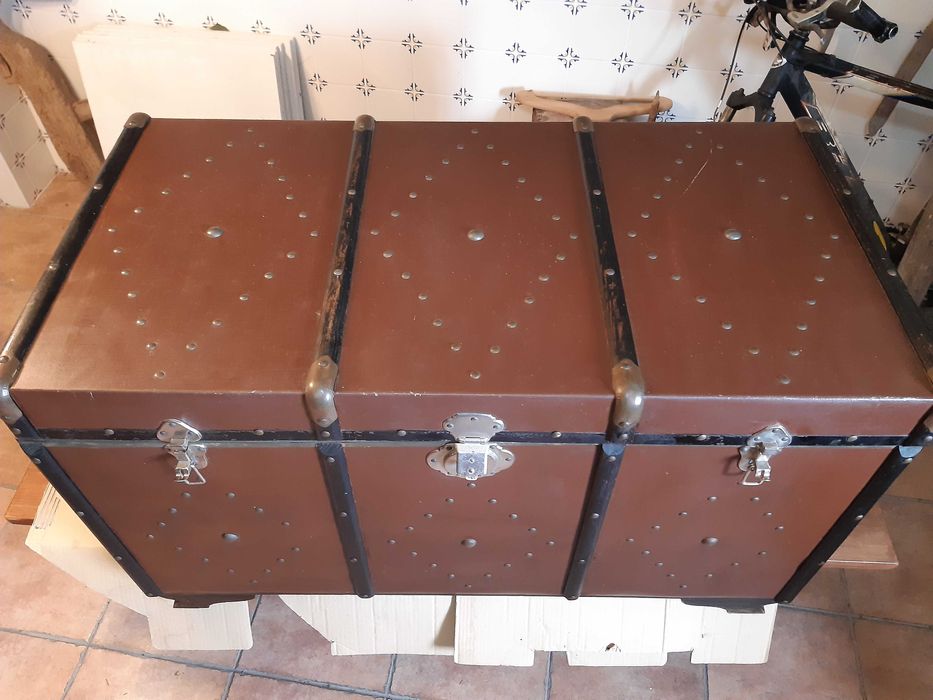 Baú - Arcas Madeira Maciça Antigas  Mesa Ferro Fundido castanha