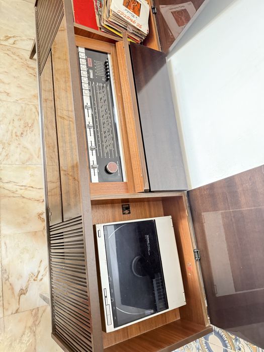 Móvel Gira Discos Grundig