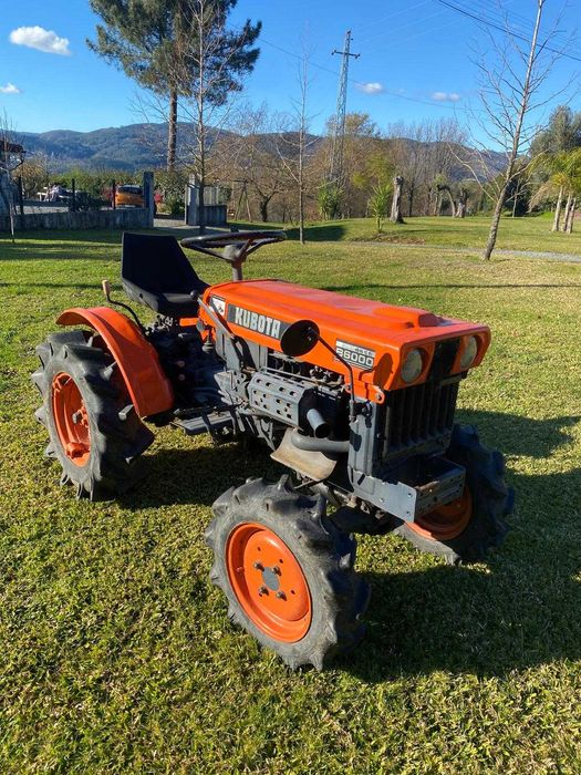 Mini Trator Kubota B6000 + 4 Alfaias