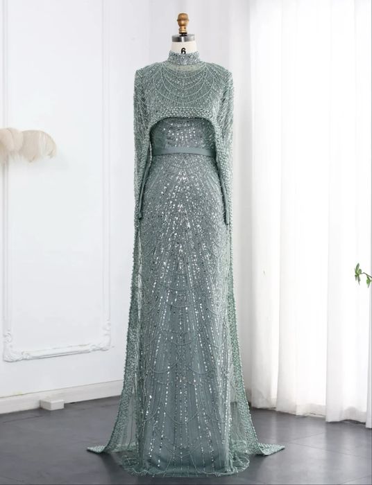 Vestido verde água modesto elegante.