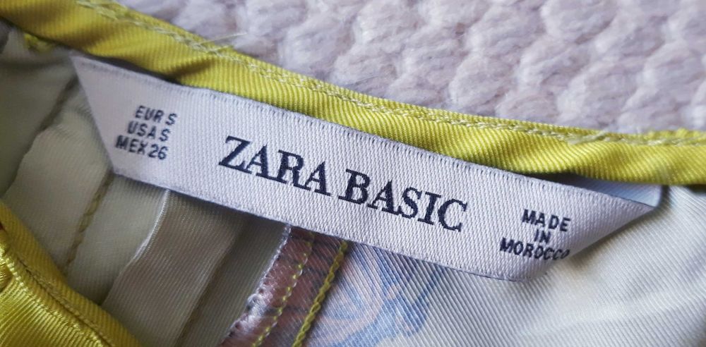 Camisa acetinada da Zara