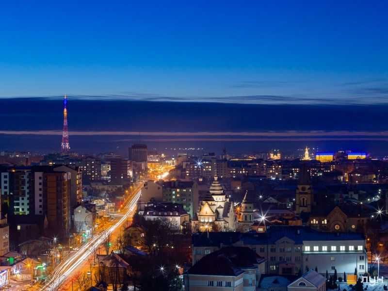 Простора двокімнатна квартира з наповненням (ремонтом)на Незалежності