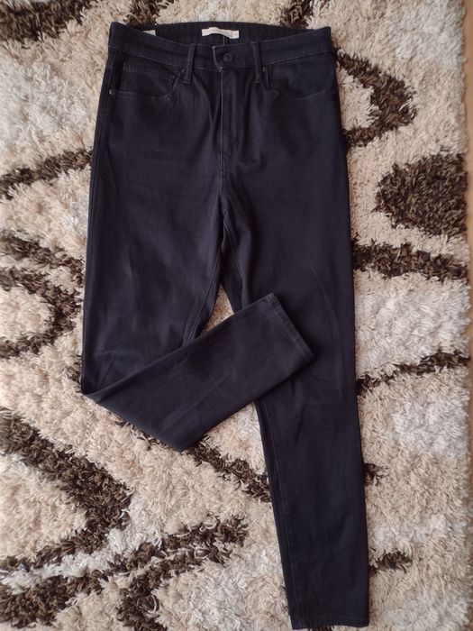 Damskie spodnie jeansowe Levi's czarny r.M