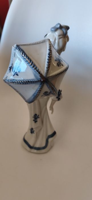 Estatueta dama antiga porcelana  30 cm
