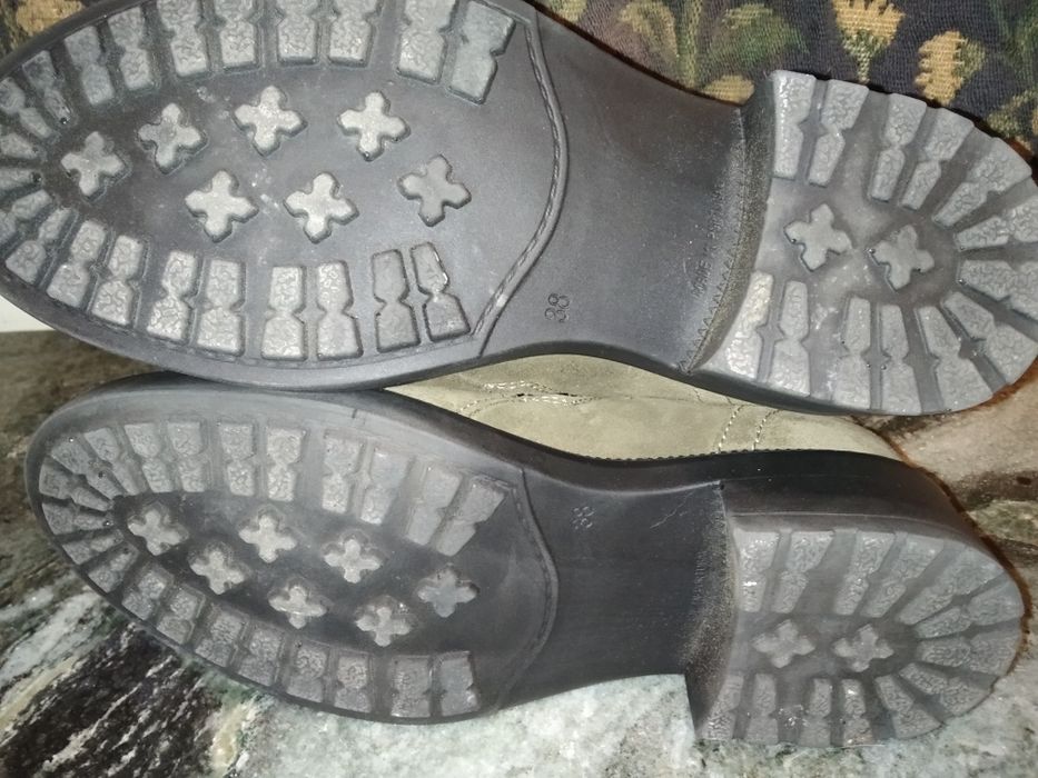 Botins para senhora em pele
