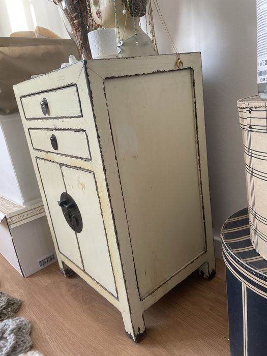 Mesa de cabeceira vintage em madeira