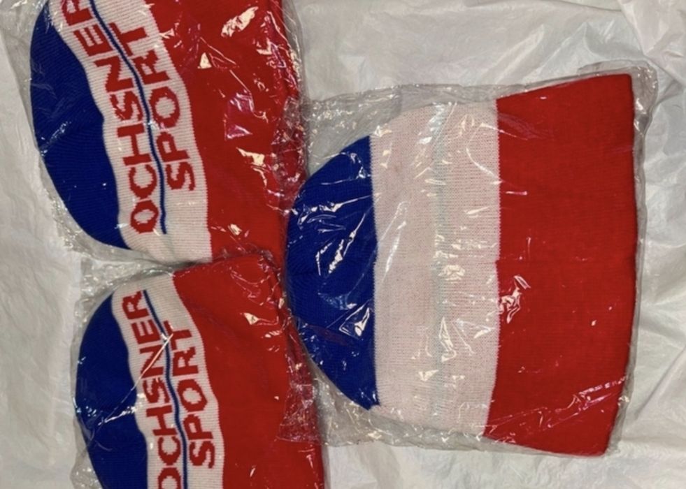 В продаже шапки спортивные новые