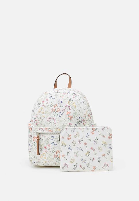 Mochila branca floral