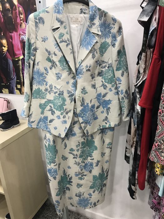 Saia casaco e tecidos vários