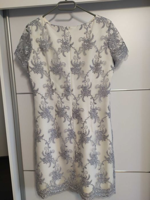 Sukienka damska z koronki.