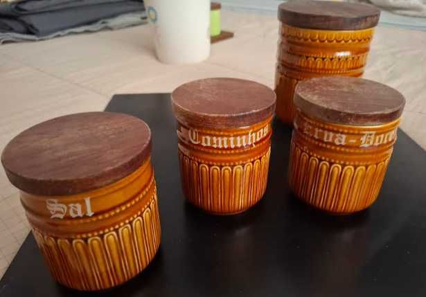4 potes para cozinha, em faiança da SECLA