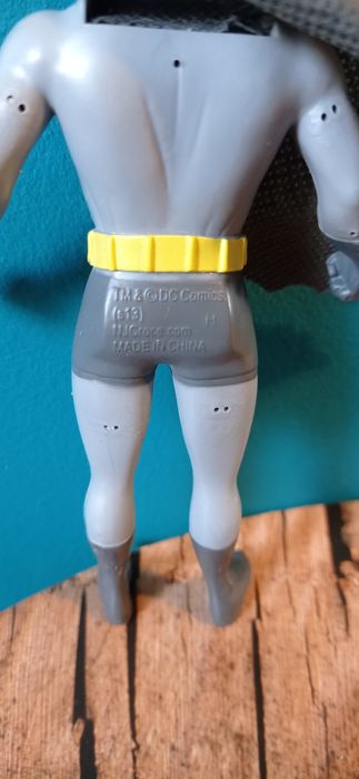 DC Comics NJ Croce Liga Sprawiedliwych szary Batman z peleryną figurka