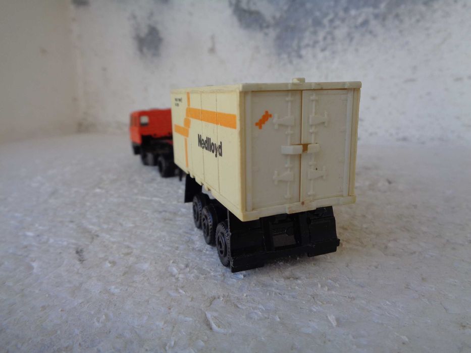 1:87 EFSI Camião DAF com contentor