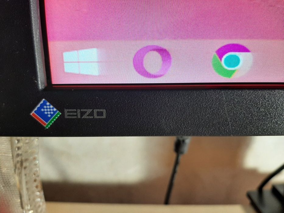 Монітор EIZO  з підставкой