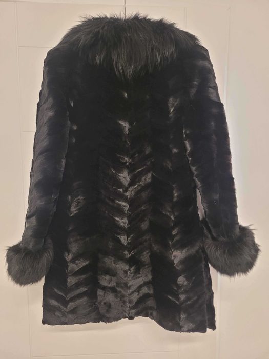 Kurtka z łapek lisich