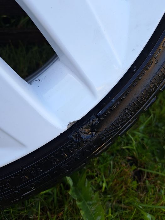 Alufelgi 17  biale skoda 500 zl komplet