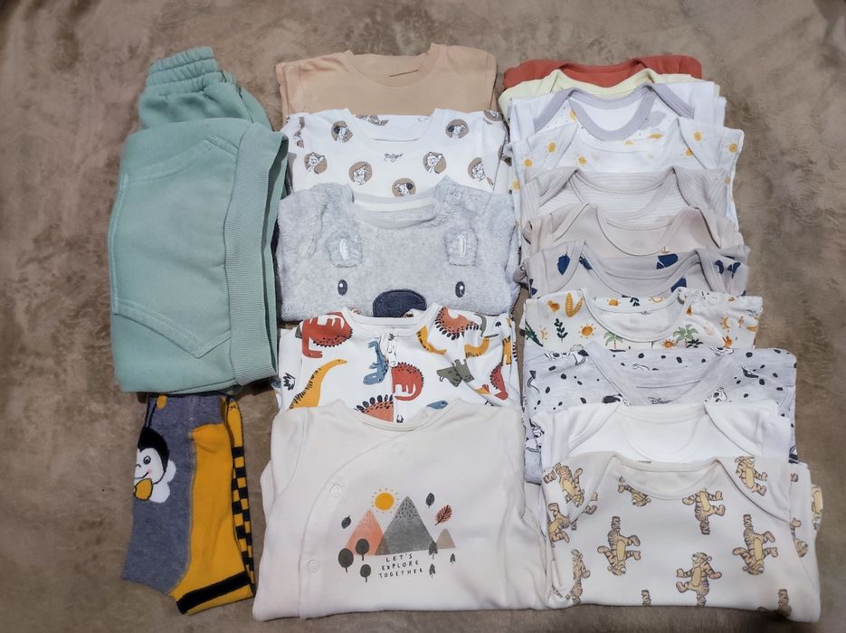 Великий набір дитячого одягу (унісекс, 9-12 міс, боді, сліпи, костюми)