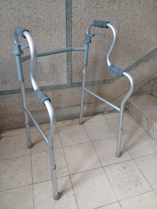 Andarilho articulado de 2 níveis