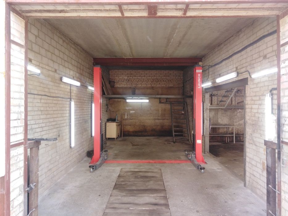 Здам в оренду два двоповерхових великих гаража.