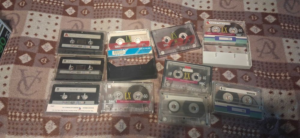 Аудио-кассеты разные