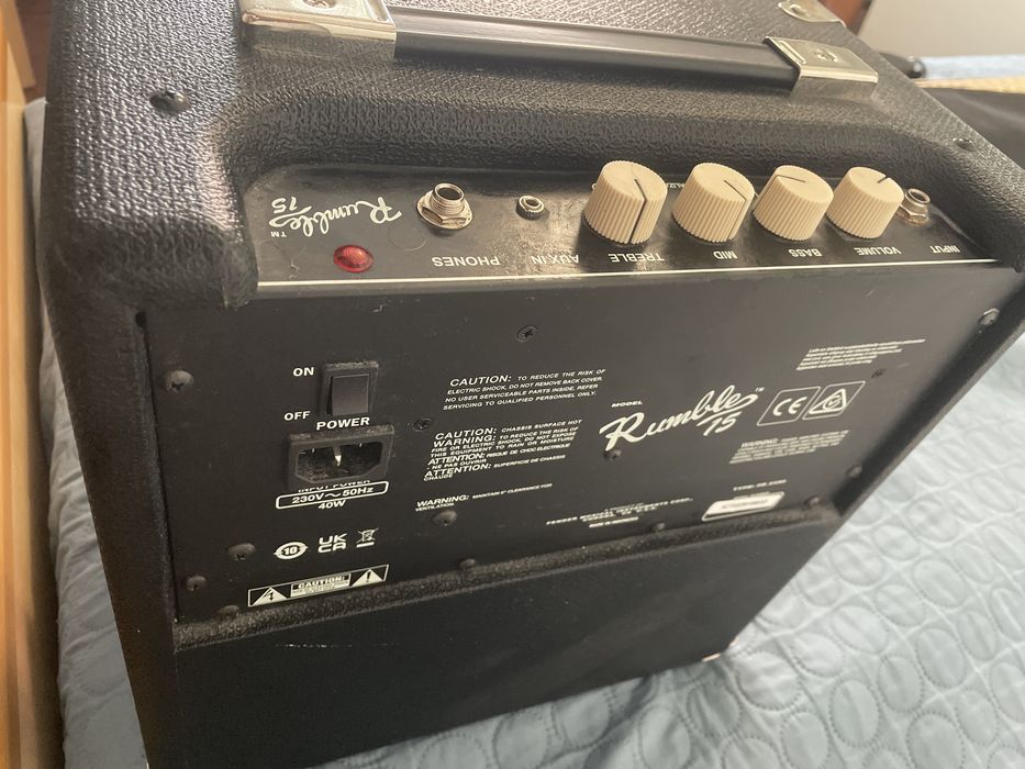 Conjunto Baixo Fender com Amplificador