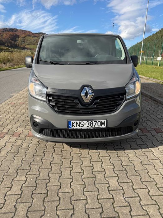 Renault Trafic 8 osób