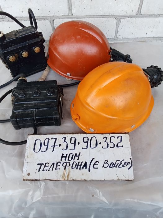 Каска и фонарь шахтёра новые