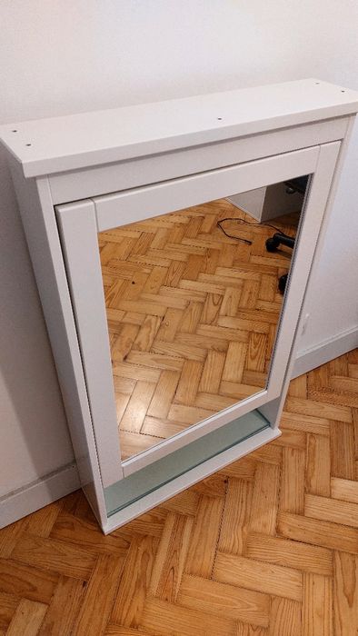 Armário com espelho IKEA Hemnes