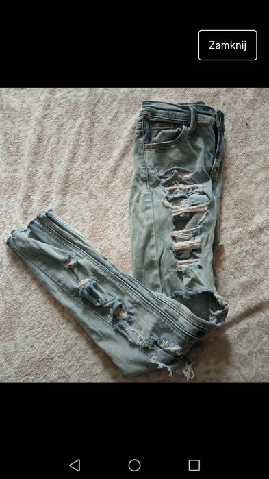 Jeansy z dziurami